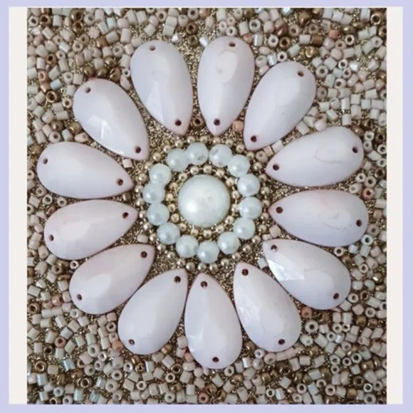 🌸✨ Adorable Bling Flower Keepsake Box – Perfect Gift & Storage ✨🌸 - Picture 2 of 6